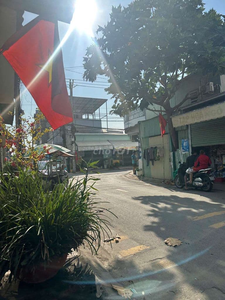 Bán gấp nhà mặt tiền đường. DT 4 x 20m. 2 tầng. Giá chỉ 5.9 tỷ