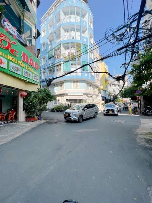 Bán Nhà ,Đường Nguyễn Trãi Q1, Ngang 4M ,53M2 ,Giá : 5.5Tỷ