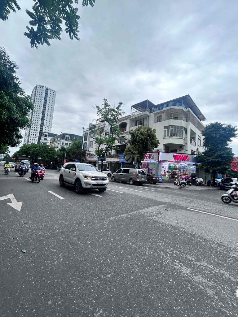 Bán gấp nhà mặt phố- kinh doanh sầm uất 1 KĐT Văn Phú-Zalo ***