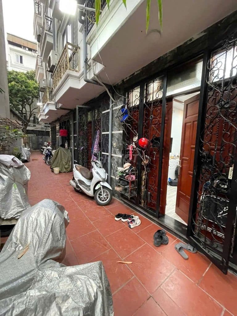 Hoàng Hoa Thám, Ba Đình - DT: 34m x 6 Tầng - MT 3.6m - Giá 7.95 tỷ .