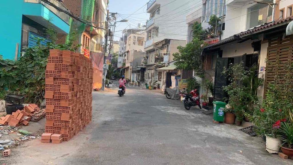 cần tiền bán gấp nhà mặt tiền hẻm xe hơi vào nhà - Ảnh 3
