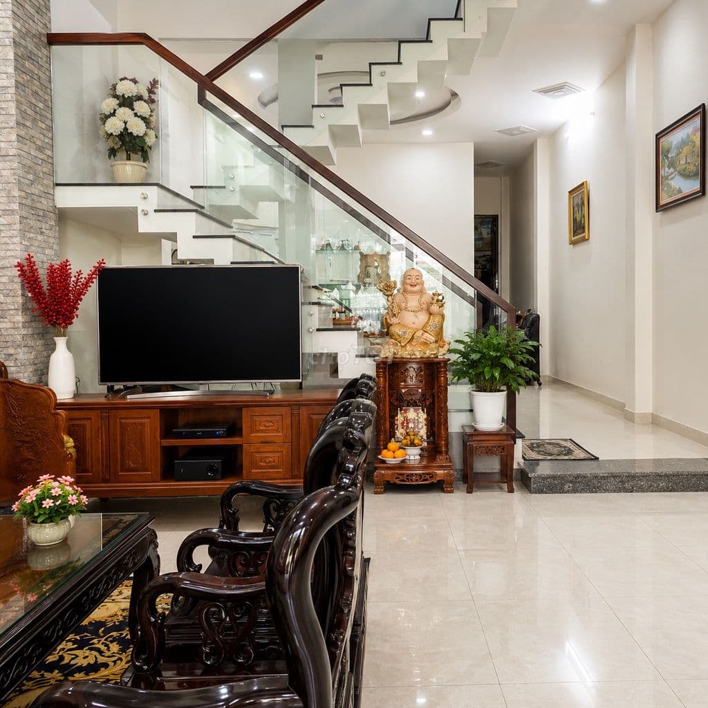 Giảm 1,1 tỷ, nhà 3 tầng 162m2 sau lưng Gigamall, sân ô tô. Giá 20,5 tỷ