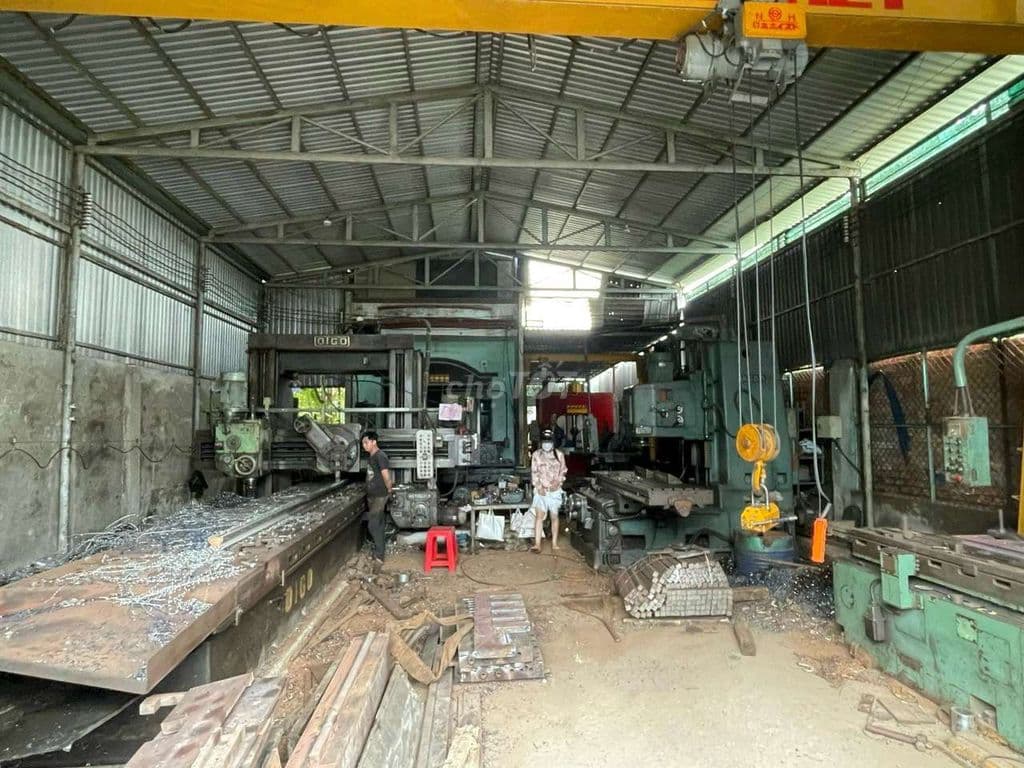 Bán xưởng mặt tiền đường xe tải thông 10 x 34 - Đường Võ Văn Vân