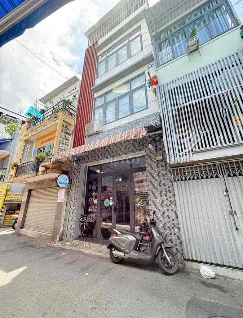 Mặt tiền Trần Văn Đang ,ngang 5,2m,dòng tiển 20tr/tháng