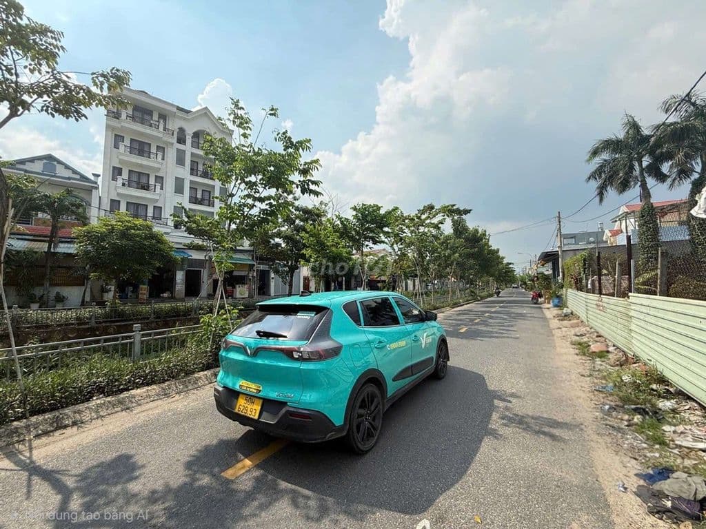Mặt tiền ngay Ngã Tư Ga, 2.600m2 full thổ cư, vị trí siêu đẹp. - Ảnh 2