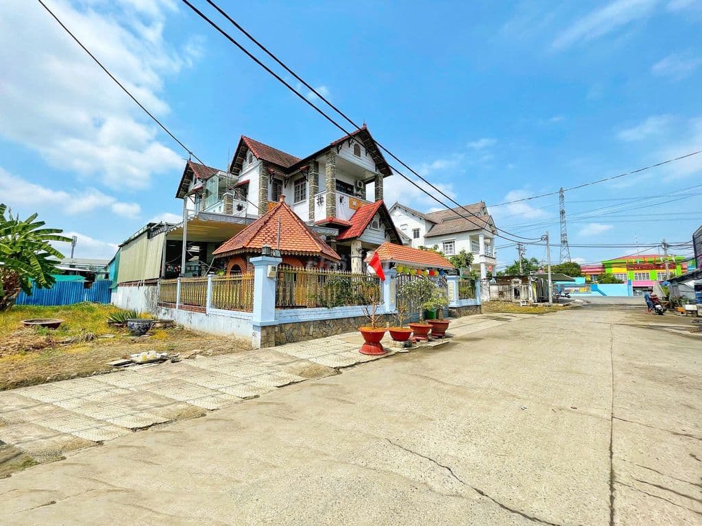 Bán đất gần 3 trường Đại Học, 198m2, đường 12m, ngang 7m, giá 6.5 tỷ