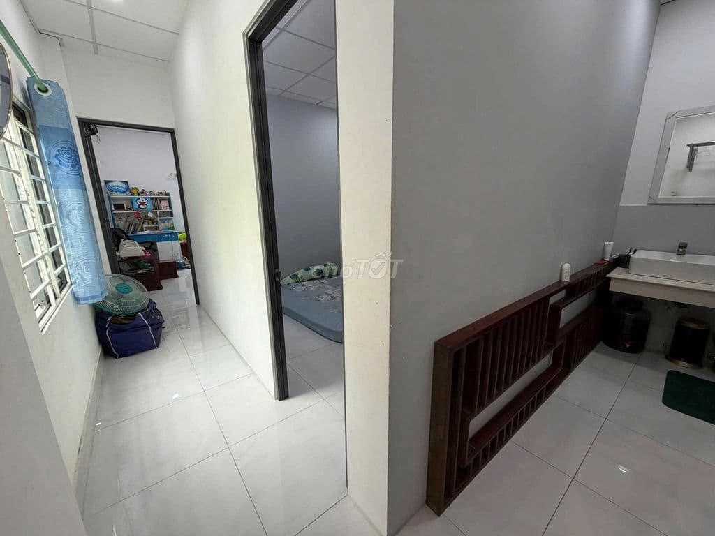 Nhà rộng cạnh mặt tiền, gần Vietcombank Tây Thạnh. - Ảnh 3