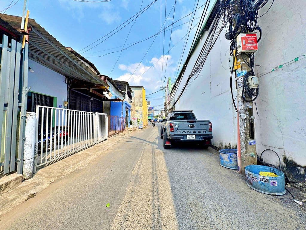 CÒN 1 LÔ QL 13 CŨ - ĐƯỜNG Ô TÔ - DT70M2 (4X17.5) - ĐẦY ĐỦ TIỆN ÍCH - Ảnh 3