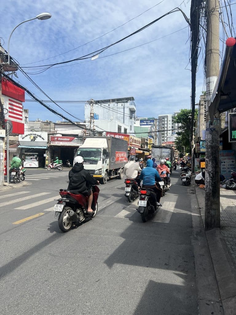 Chính chủ bán nhà có 6 phòng trọ. Dc Lê Đức Thọ P17 GV DT 4 x 20 .