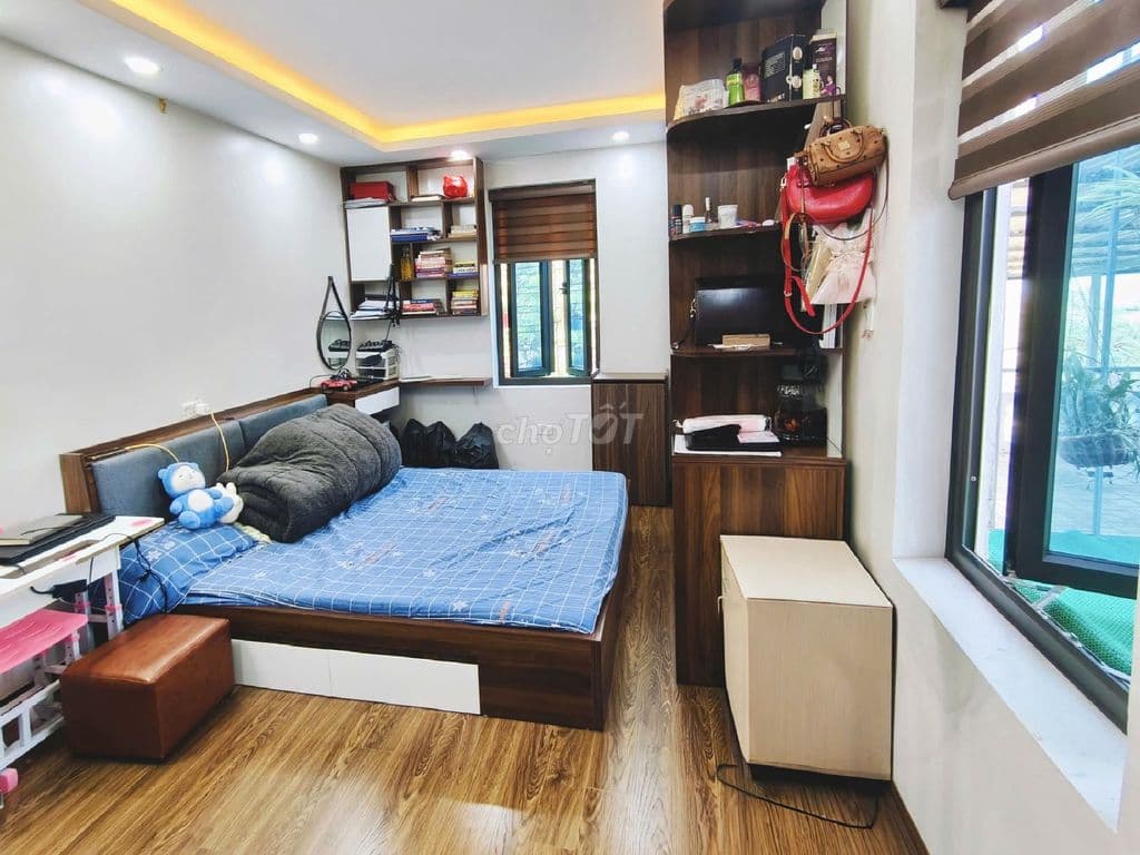 Gia đình mình cần bán căn hộ tập thể đồng xa, 80m2, 3 ngủ, lô góc - Ảnh 2