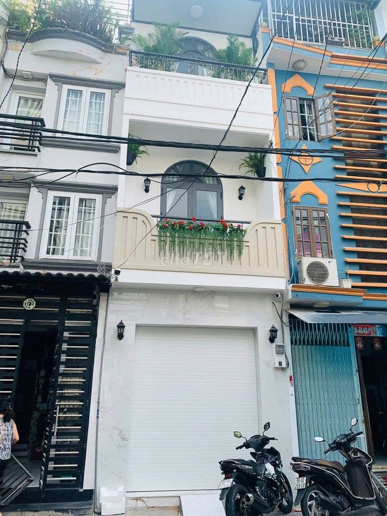 BÁN NHÀ HXH QUAY ĐẦU đường CMT8, Quận 10 – sát mặt tiền - NHỈNH 6 TỶ