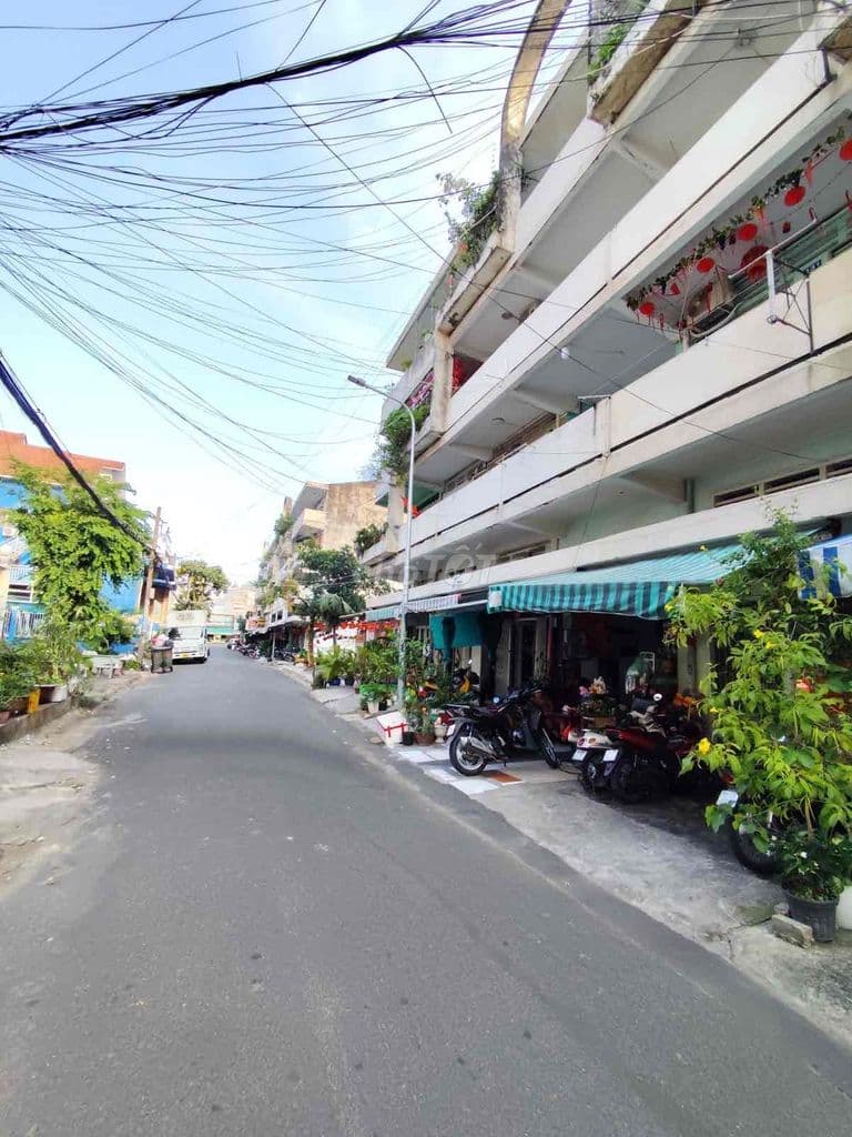 CHỈ 2.25 TỶ, CHUNG CƯ LẦU 1 MỚI ĐẸP 2 PN, BAN CÔNG THOÁNG, SỔ RIÊNG