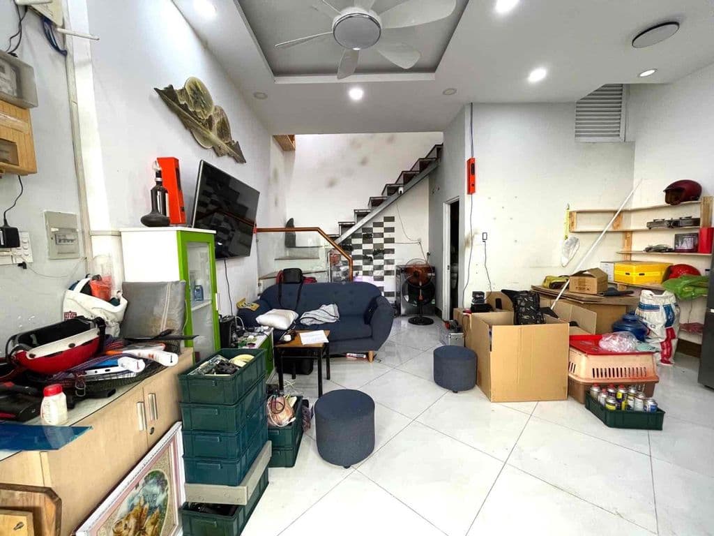 Nhà ngay CV Làng Hoa , 31m2 , nhà ở ngay , chỉ 3.5 tỷ