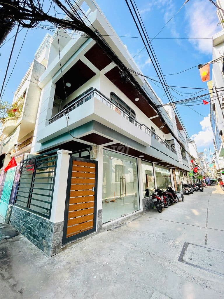 Giảm 600TR, Tòa nhà ngang khủng 18M , 3 Tầng ốp Kính , nhỉnh 12 tỷ