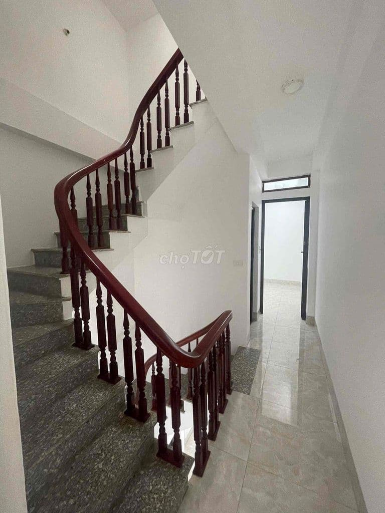 Chính chủ cho thuê nguyên căn, nhà 5 tầng phố Ngọc Trì.