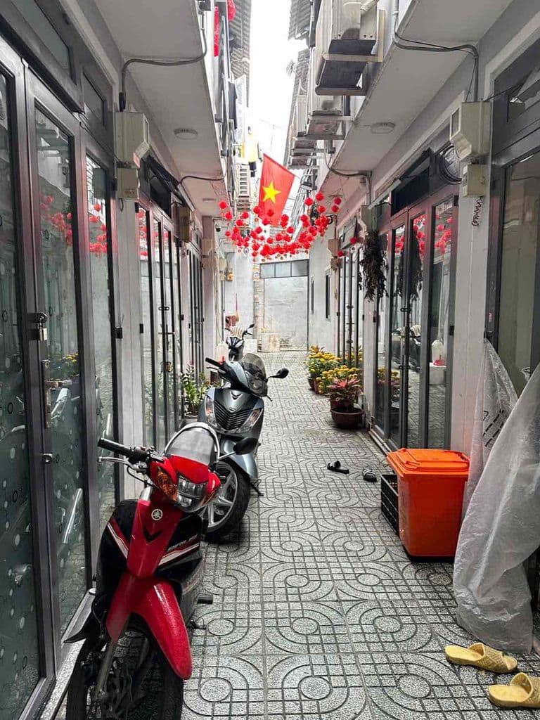 BÁN GẤP CĂN NHÀ VI BẰNG TRUNG MỸ TÂY GẦN CẦU VƯỢT QUANG TRUNG