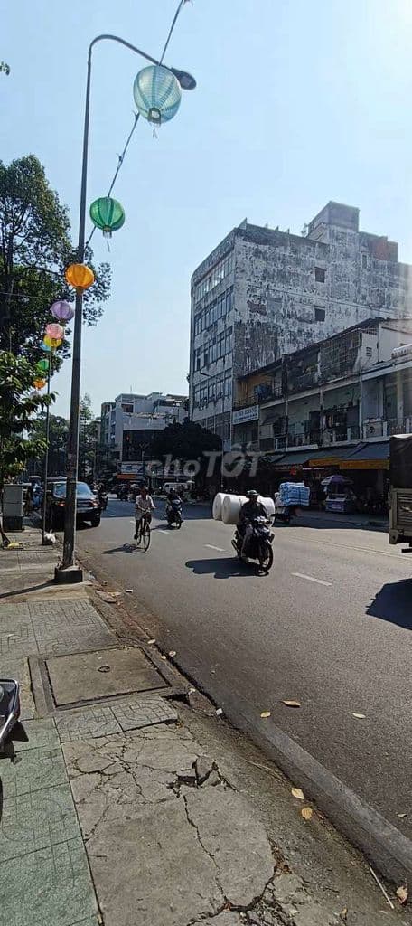 Nhà Mặt Tiền Nguyễn Chí Thanh , p4, q11.