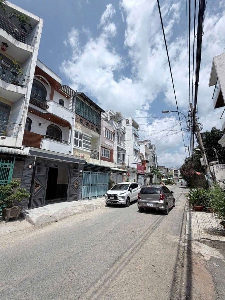 Nhà 1 Trệt 2 Lầu Đẹp Full Nội Thất, MT Nhựa 8m Thông 1/50m Lê Thị Hà