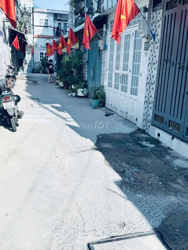 Cần bán nhà 2 lầu hẻm oto sau lưng chợ Hiệp Thành Q12 giá 1ty895 TL - Ảnh 2
