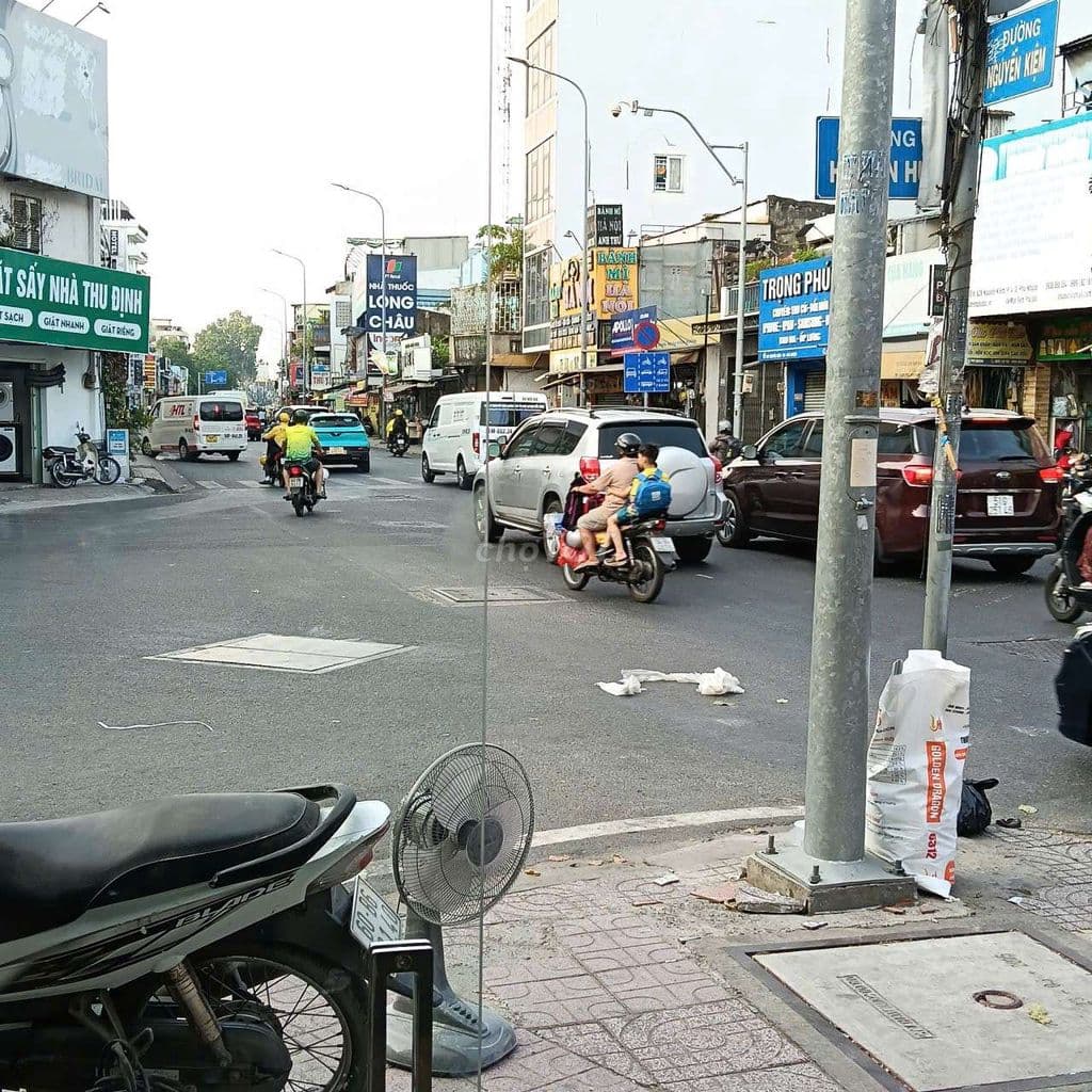 Nhà 3 mặt tiền đường Nguyên Kiệm thông Hồ Văn Huê, sổ riêng bao sangte