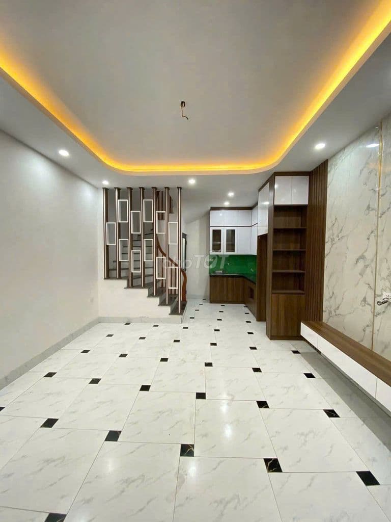 Bán nhà 5 tầng , hàng hiếm, mt hơn 4m, trung tâm xã Đông La, Hoài Đức - Ảnh 2