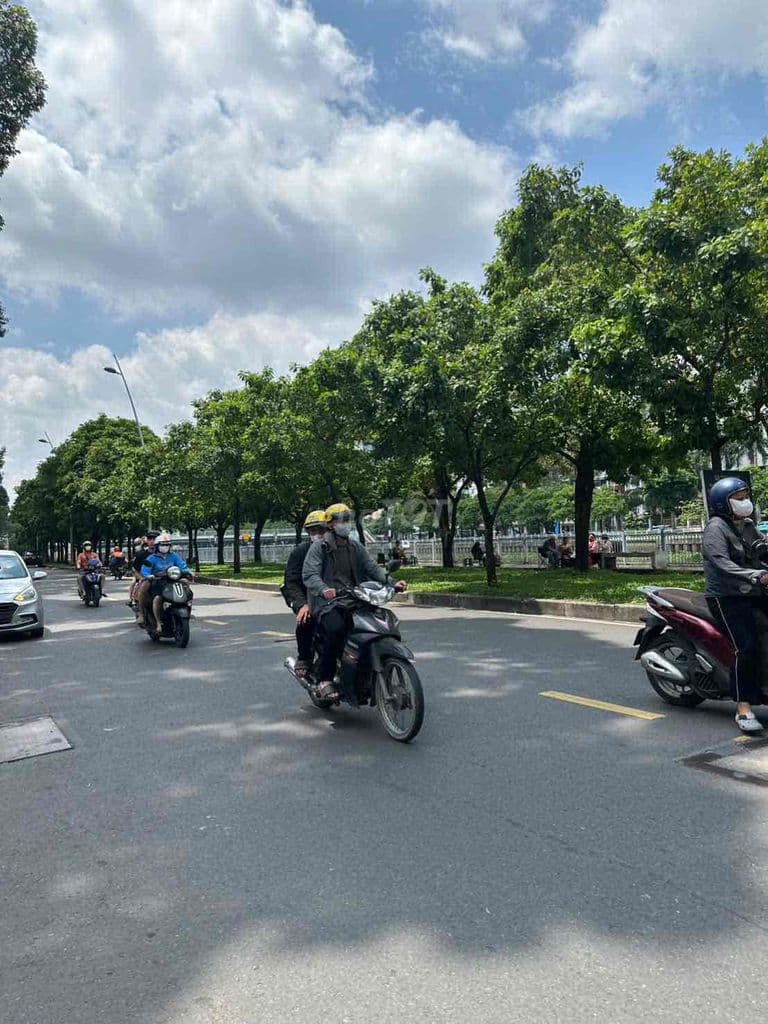 -GIẢM 1,2Tỷ KHU VIP HUỲNH VĂN BÁNH SÁT MẶT TIỀN TRƯỜNG SA NGAY CV NHIÊ