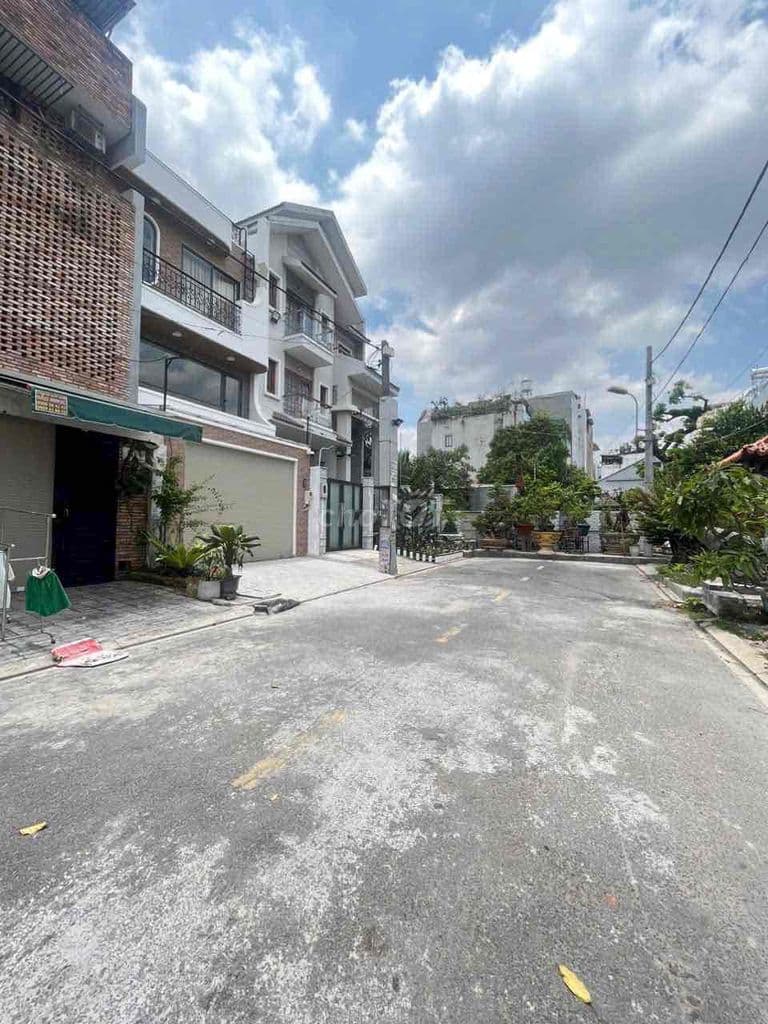 Bán Lô Đất Biệt Thự (11x18m) Mặt Tiền Đường Sau GIGAMALL - Hiệp Bình