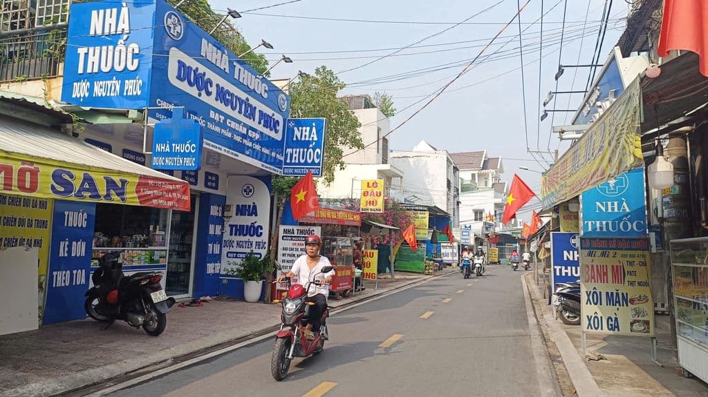 NHÀ MẶT TIỀN KINH DOANH DT 5Mx26M, KHU VỰC XÂY DỰNG 5 TẦNG, GIÁ 8,x ty