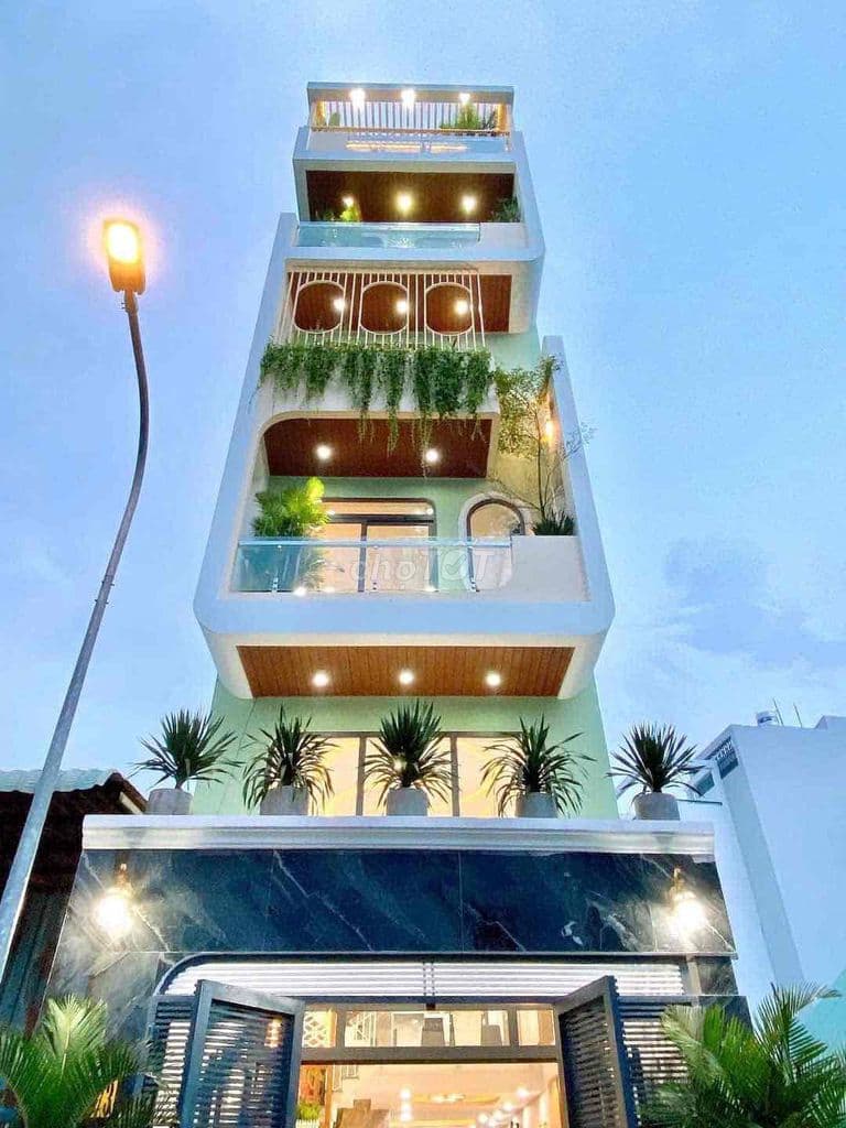 Nhà bán có thang máy đường oto 8m thông Lê Đức Thọ, P6, GV - 5 lầu