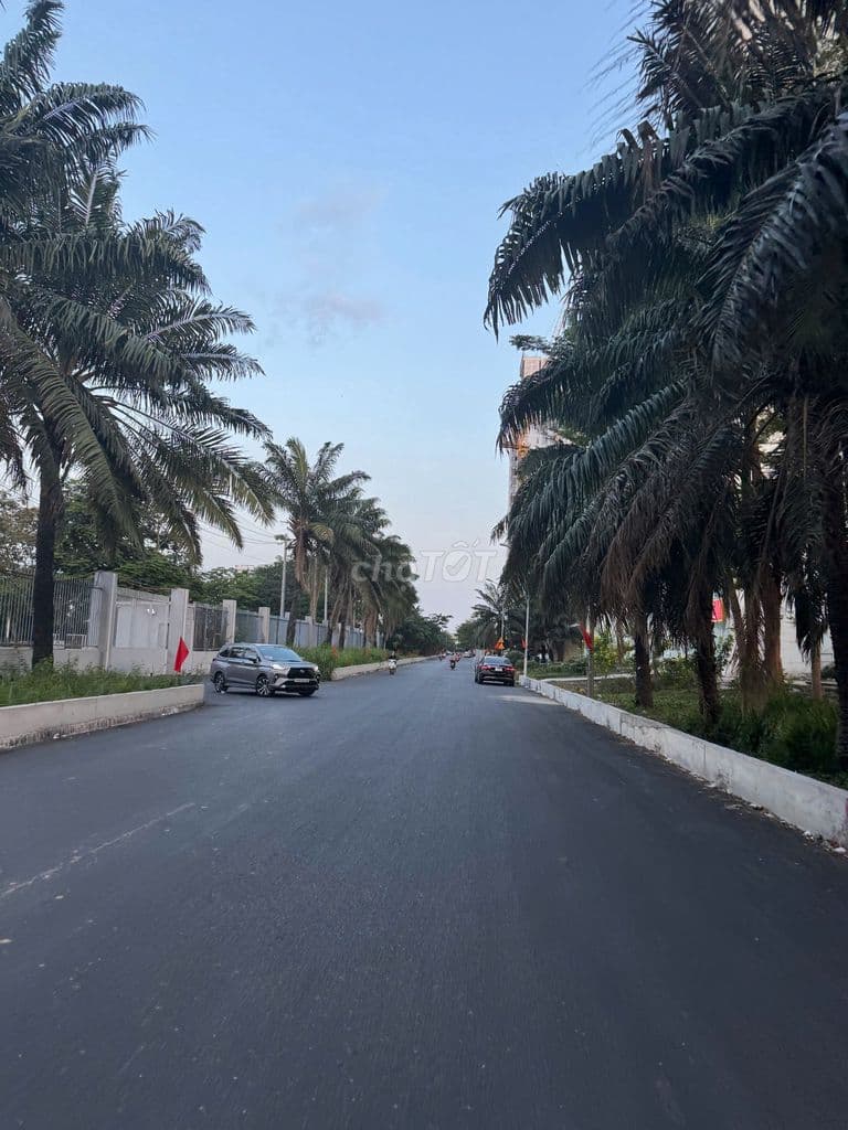 Bán gấp lô đât KDC 13E INTRESCO đối diện công viên giá siêu rẻ