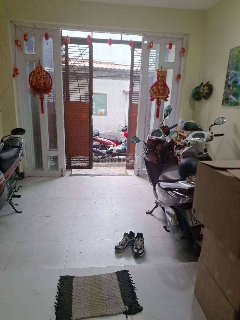 Bán nhà đườnghuỳnh tấn phát Phường Tân Phú, Quận 7,dt:3,5×12,giá:3,3ty