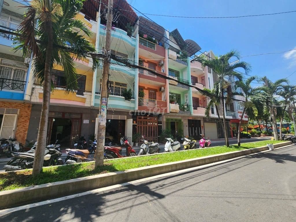 BÁN NHÀ MẶT TIỀN 4 TẦNG, đối diện Parcmall Cao Lỗ, Quận 8