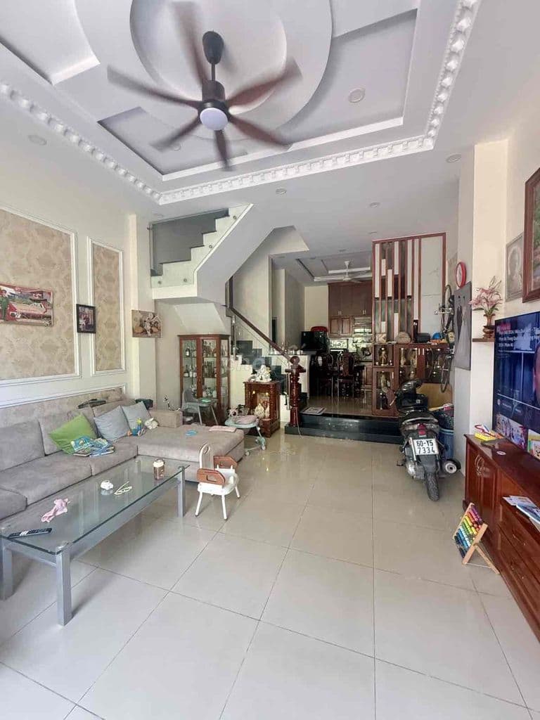 CẦN NHÀ NHÀ 4 TẦNG HẺM XE HƠI CÁCH PHẠM VĂN ĐỒNG 800m - Ảnh 2