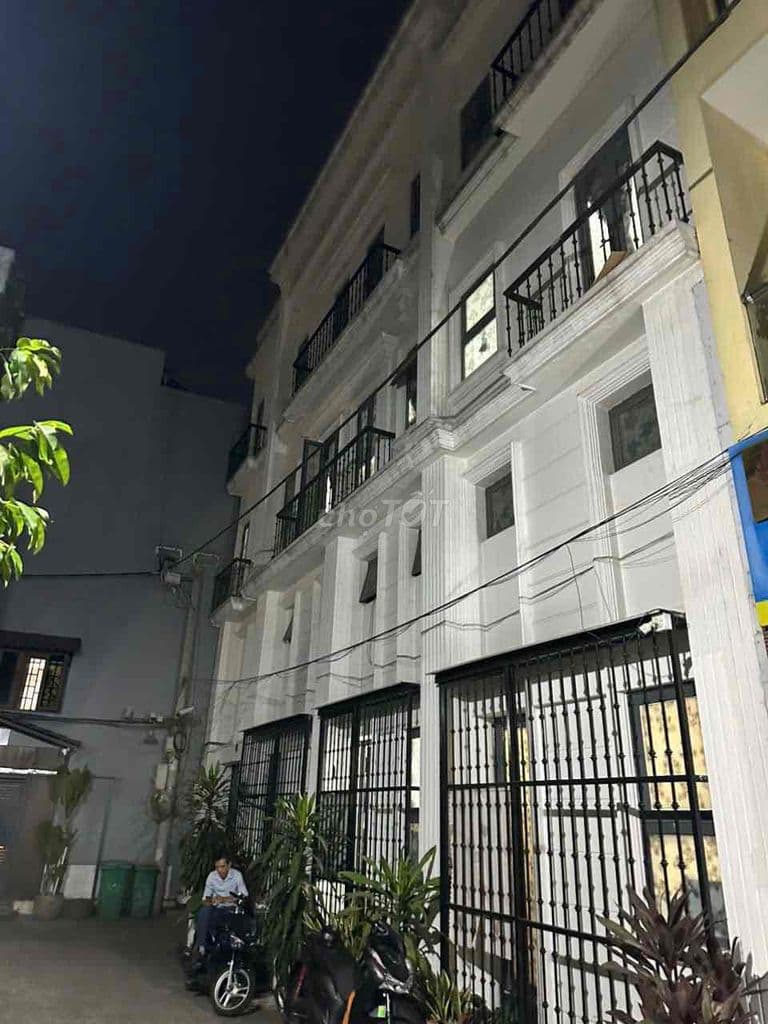 bán toà nhà chdv 20p dòng tiền khủng chỉ 13ty8 tl