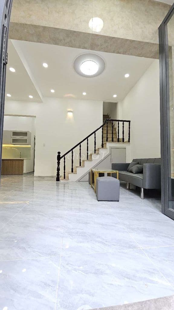 Nhà đẹp ở liền 2 lầu khu Nguyễn Duy tiềm năng - Ảnh 2