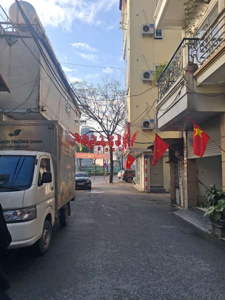 Bán Nhà Phân Lô , DT45.6, 2 xe oto tránh Giá Hợp Lí