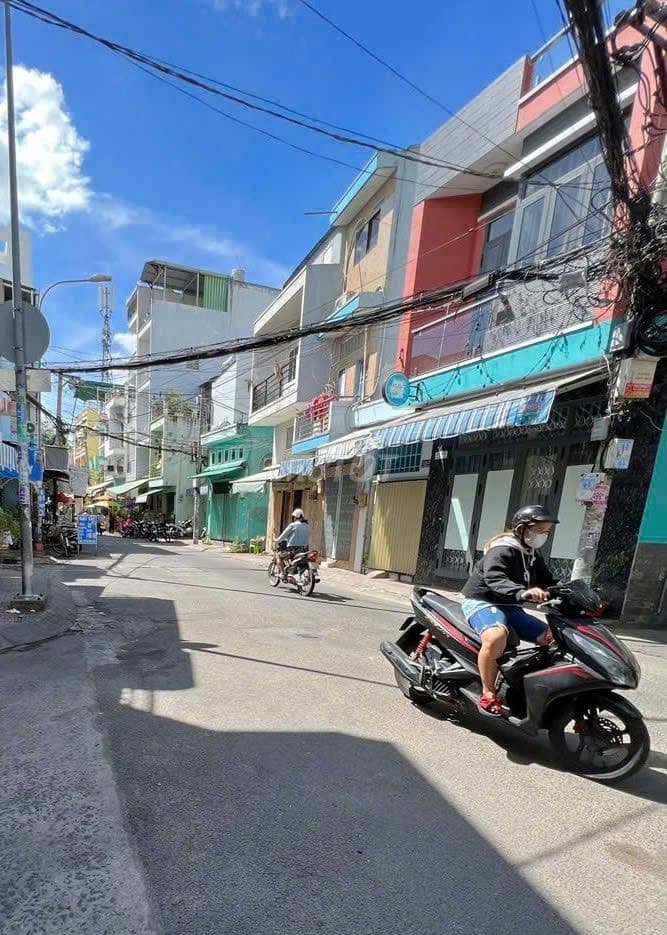 Nhà MTNB KD 10m LLQuân- Bình Thới DT; 32,8m Trệt 2 Lầu BTCT kiên cố
