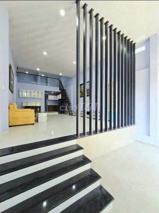 BÁN NHÀ MỚI Q9 FULL NỘI THẤT KẾ BÊN VINHOME 75M2 GIÁ CHỈ 4,4TY NHỎ XÍU - Ảnh 2