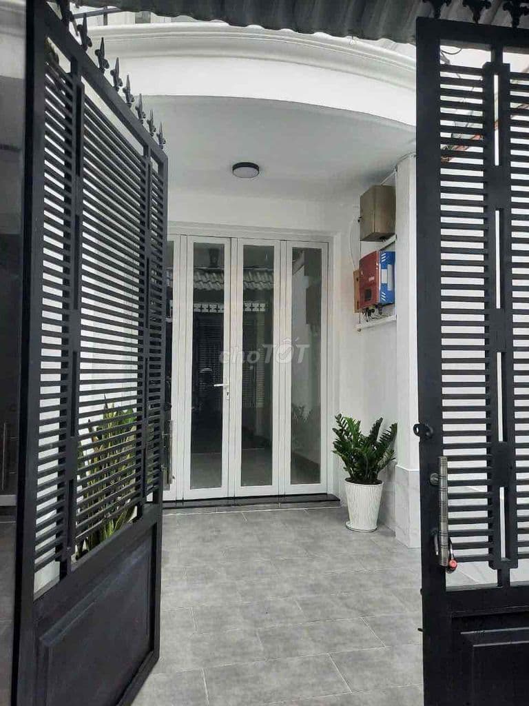 Bán Nhà ở Bến Vân Đồn để đi định cư qua Úc