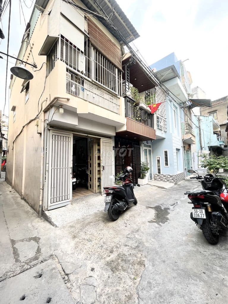 BÁN NHÀ LÔ GÓC SÁT MẶT TIỀN LÊ QUANG ĐỊNH 10 M, GIÁ 4,85 TỶ