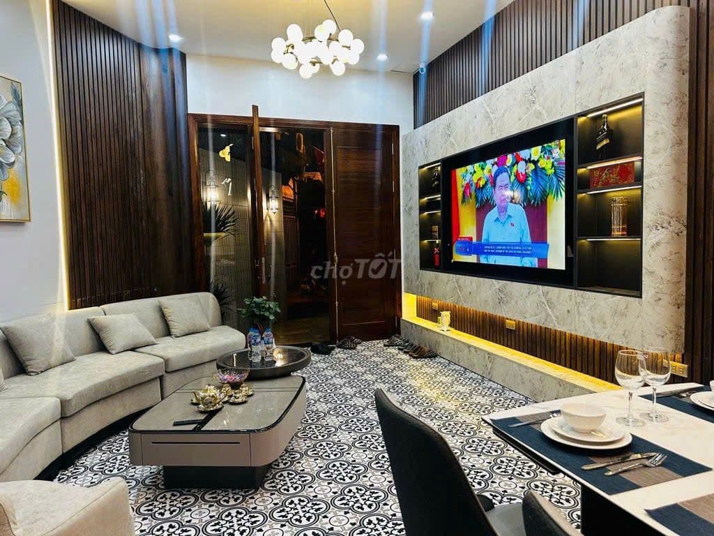 Chính chủ cần bán căn nhà phố Hoàng Mai - ô tô đỗ - 70m2 - Nhỉnh 13 tỷ