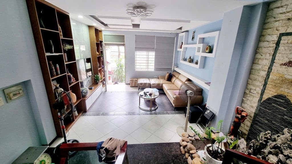 Chính chủ gửi bán nhà Trung Kính–Mạc Thái Tổ mt 5m 2mặt ngõ ôtô đỗ cửa - Ảnh 3