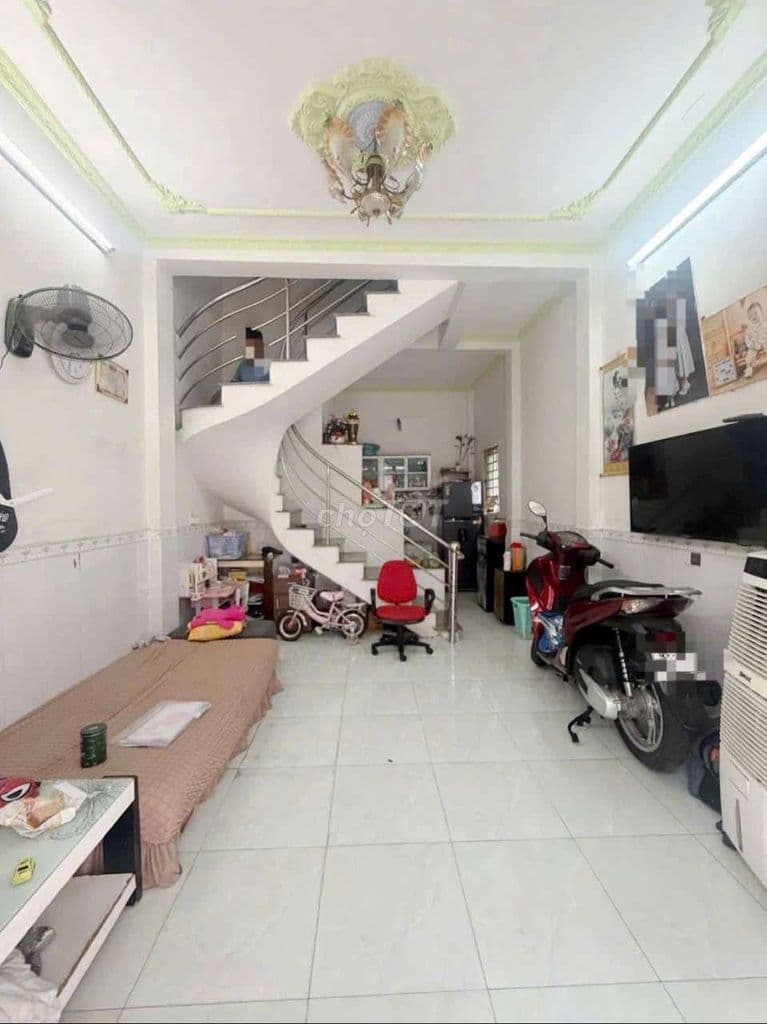 Hơn 2 tỷ xíu, có nhà 2 tầng, sổ hồng riêng, 2PN, 2WC, Quận 12