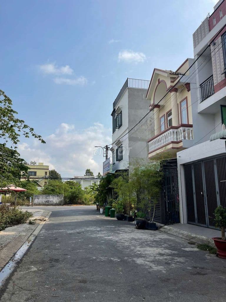 Chủ bán gấp còn 5 tỷ 190 nhà mới xây, 4 tầng 4 phòng ngủ có sân thượng