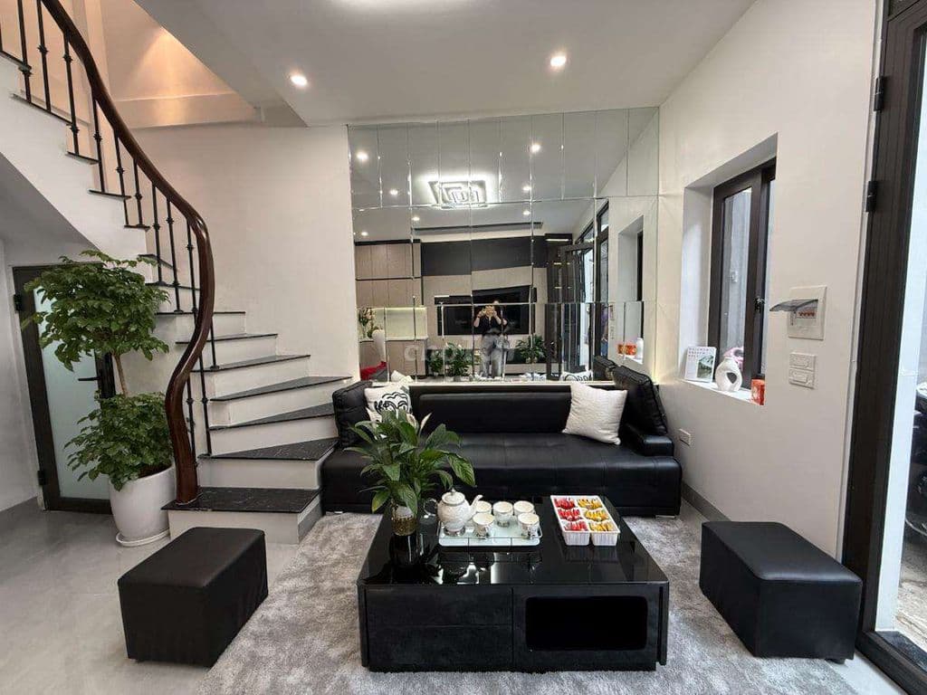 Siêu phẩm phố Minh khai 32m2.5T.3N3wc 2thoáng full nội thất!