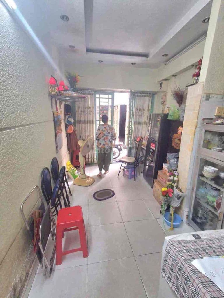 CHỈ NHỈNH 2 TỶ CÓ HỘ KHẨU NHÀ P2 TÂN BÌNH.