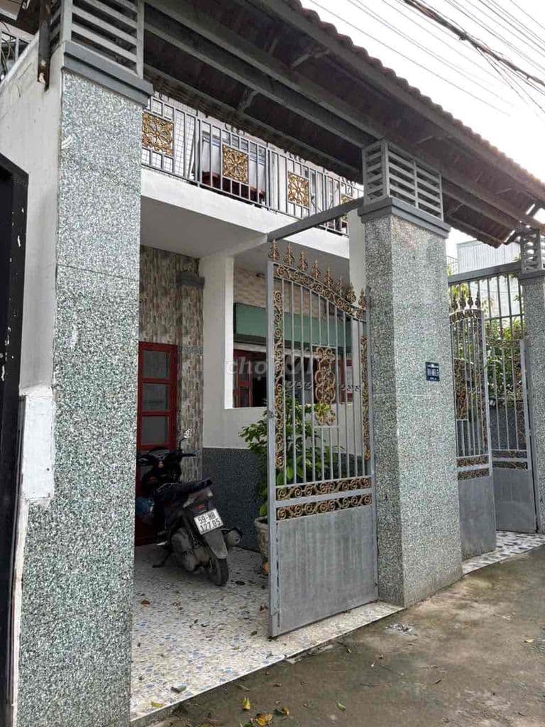 Bán nhà cách Quốc lộ 50 : 60m, Trệt ,lửng ,sân thượng : giá 1650 triệu