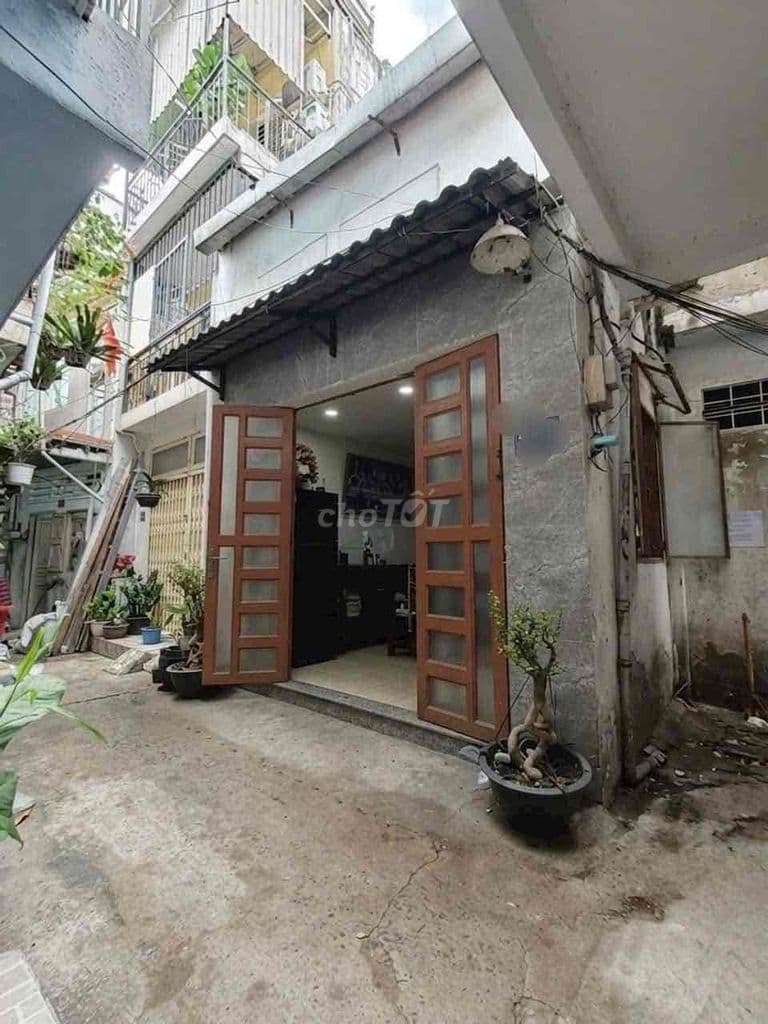 Ngay Phan Văn Trị - 36m2 - 3PN - Hẻm 3 gác sát mặt tiền - Nhỉnh 3 tỷ