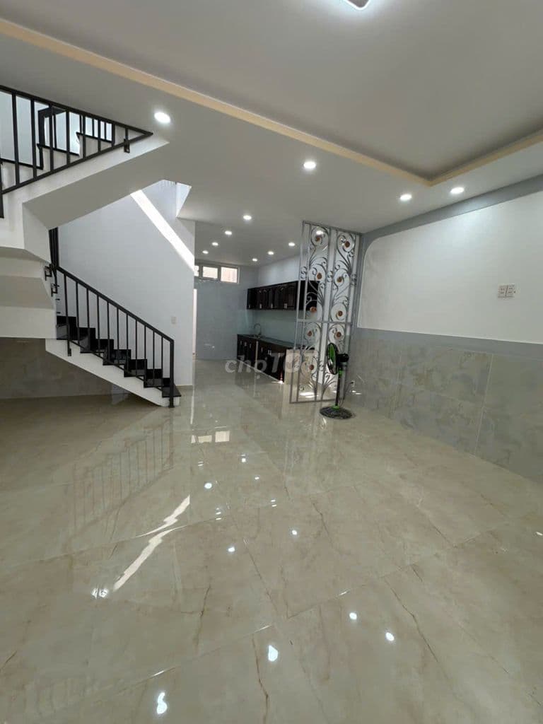 LÊ VĂN QUỚI - DT: 5,6m x 13m - HẺM XE HƠI - SÁT NGÃ TƯ BỐN XÃ - Ảnh 3