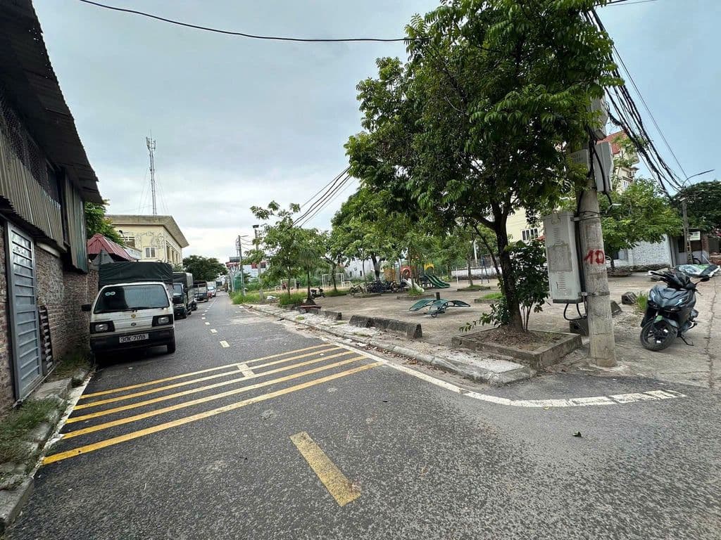 Cần bán lô đất đẹp,vuông vắn,sổ đỏ,khu đông dân cư tại Đức Thượng